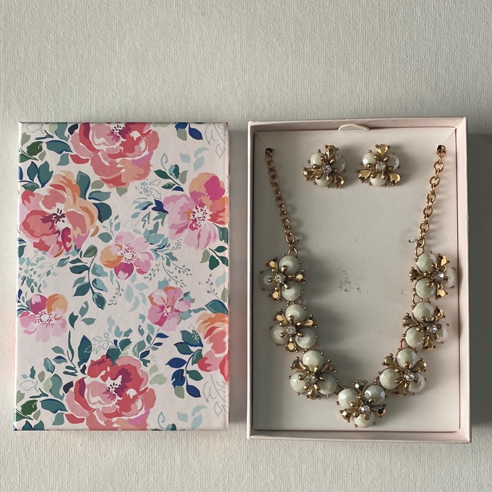 NEW Floral Jewelry Set